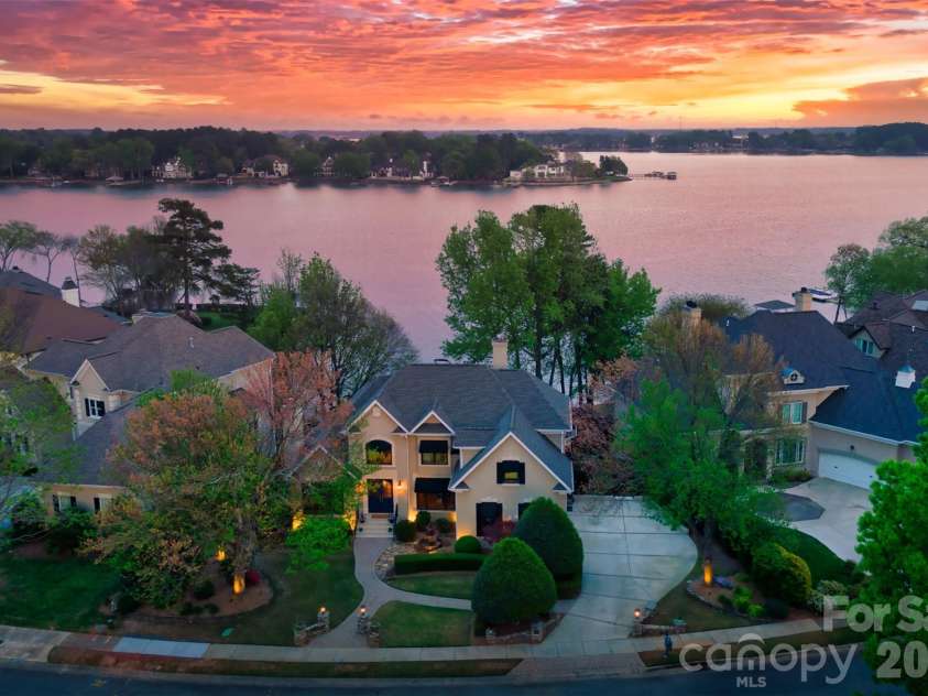 18112 Harbor Light Boulevard, Cornelius, NC 28031.  MLS# CAR4346208, YatesRealty ID 3098. 