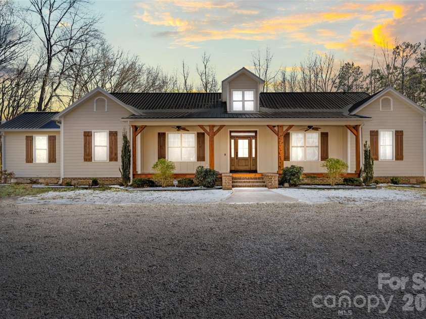 2370 Killian Road, Edgemoor, SC 29712.  MLS# CAR4341782, YatesRealty ID 3098. 