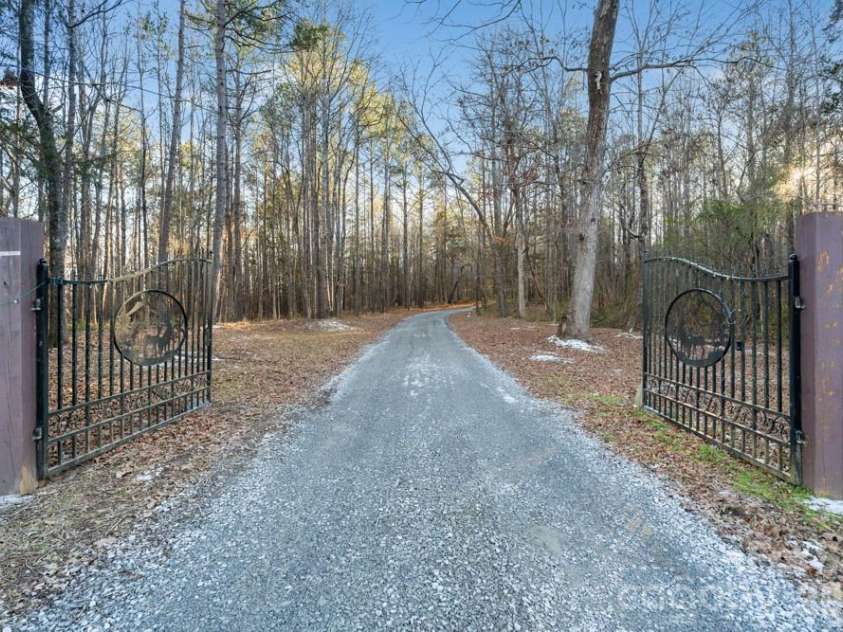 2370 Killian Road, Edgemoor, SC 29712.  MLS# CAR4341782, YatesRealty ID 3098. Driveway from street