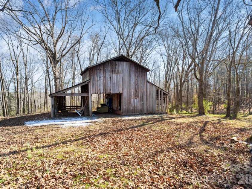 2370 Killian Road, Edgemoor, SC 29712.  MLS# CAR4341782, YatesRealty ID 3098. Old barn