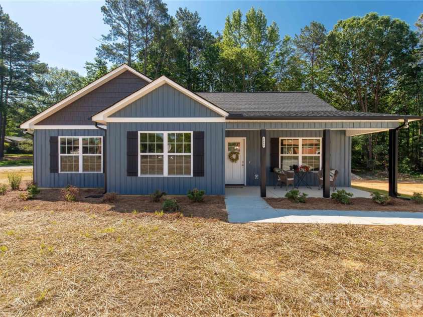2489 Pineview Drive, Lancaster, SC 29720.  MLS# CAR4392390, YatesRealty ID 30980. 