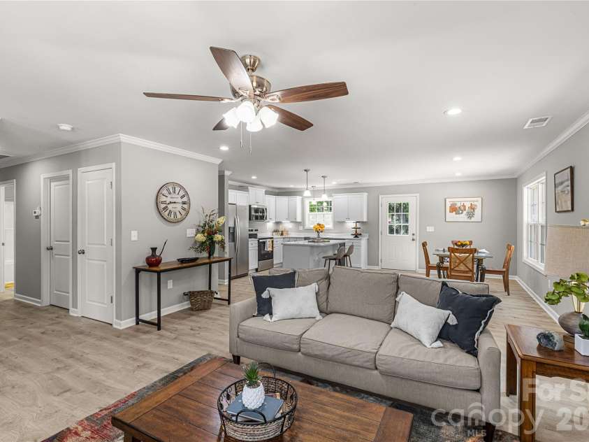 2489 Pineview Drive, Lancaster, SC 29720.  MLS# CAR4392390, YatesRealty ID 30980. 