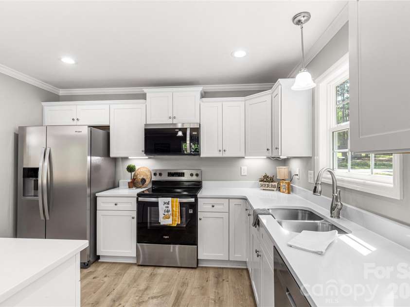2489 Pineview Drive, Lancaster, SC 29720.  MLS# CAR4392390, YatesRealty ID 30980. 