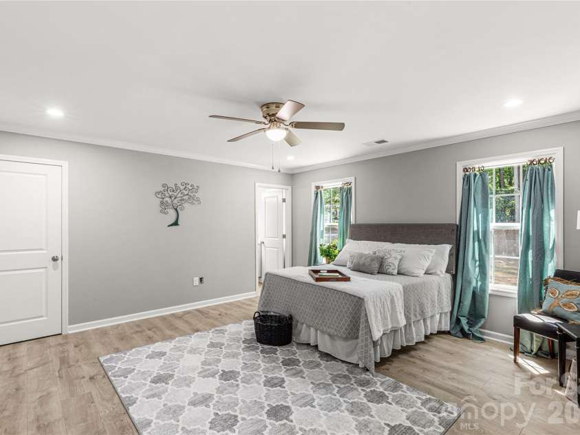 2489 Pineview Drive, Lancaster, SC 29720.  MLS# CAR4392390, YatesRealty ID 30980. 