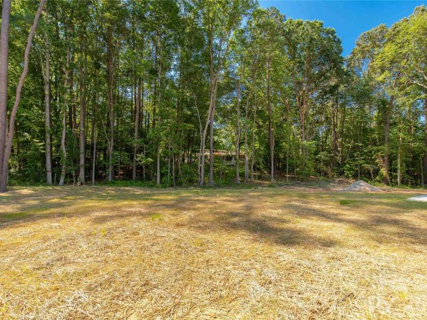 2489 Pineview Drive, Lancaster, SC 29720.  MLS# CAR4392390, YatesRealty ID 30980. 
