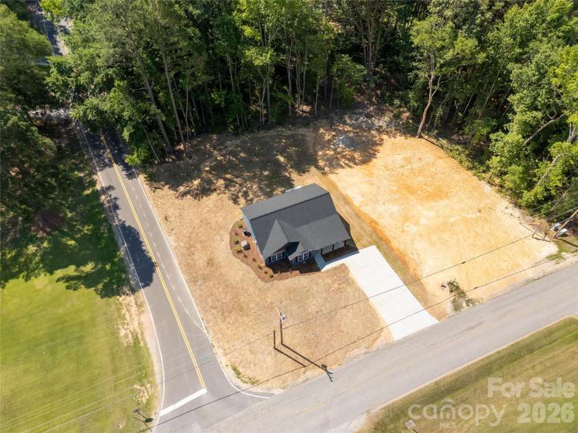 2489 Pineview Drive, Lancaster, SC 29720.  MLS# CAR4392390, YatesRealty ID 30980. 