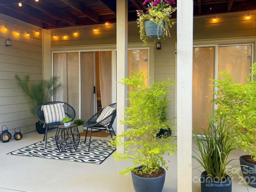 2536 Stradbrook Drive, Charlotte, NC 28210.  MLS# CAR4289091, YatesRealty ID 30981. Back Patio
