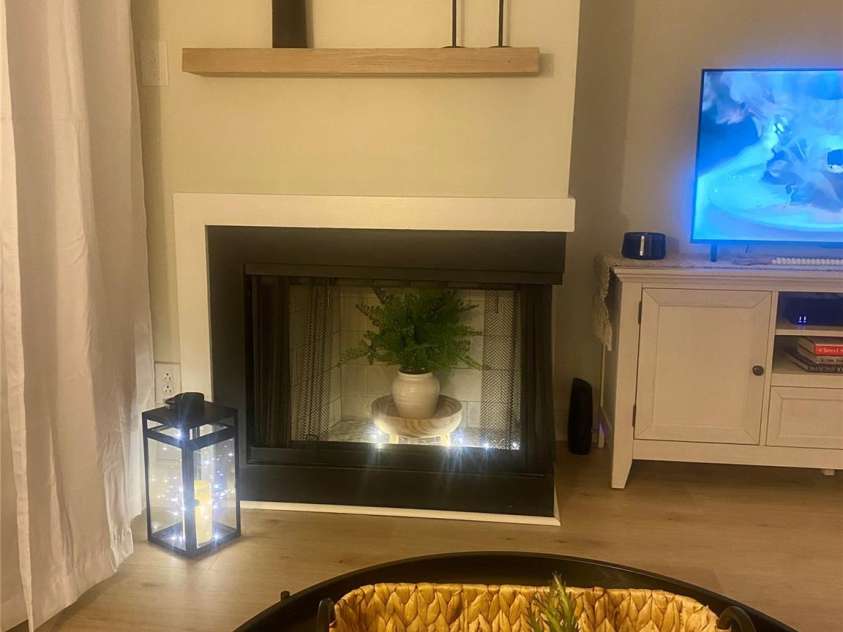 2536 Stradbrook Drive, Charlotte, NC 28210.  MLS# CAR4289091, YatesRealty ID 30981. Wood burning Fireplace