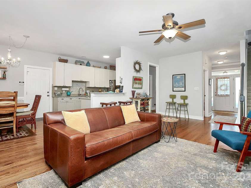 20308 Colony Point Lane, Cornelius, NC 28031.  MLS# CAR4289627, YatesRealty ID 30982. 