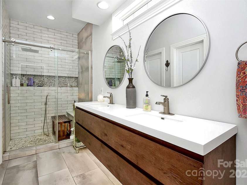 20308 Colony Point Lane, Cornelius, NC 28031.  MLS# CAR4289627, YatesRealty ID 30982. 