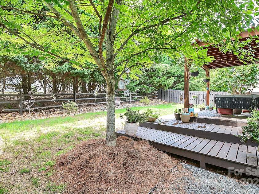 20308 Colony Point Lane, Cornelius, NC 28031.  MLS# CAR4289627, YatesRealty ID 30982. 
