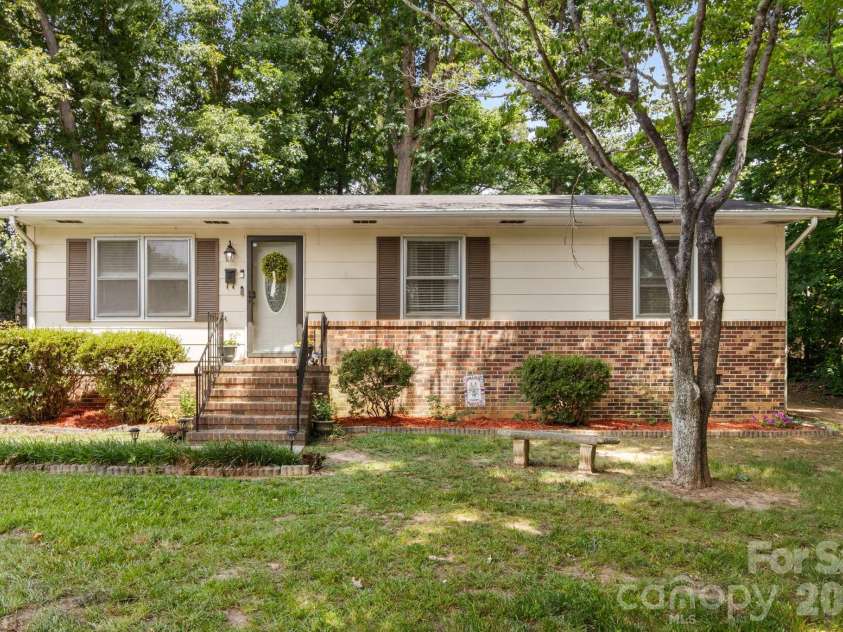 317 Willow Street, Stanley, NC 28164.  MLS# CAR4381816, YatesRealty ID 30984. 