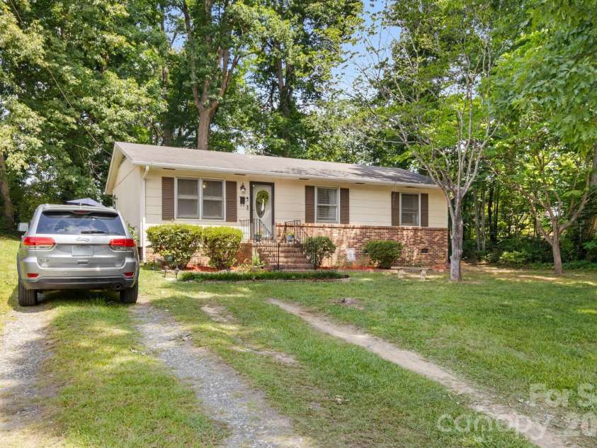 317 Willow Street, Stanley, NC 28164.  MLS# CAR4381816, YatesRealty ID 30984. 