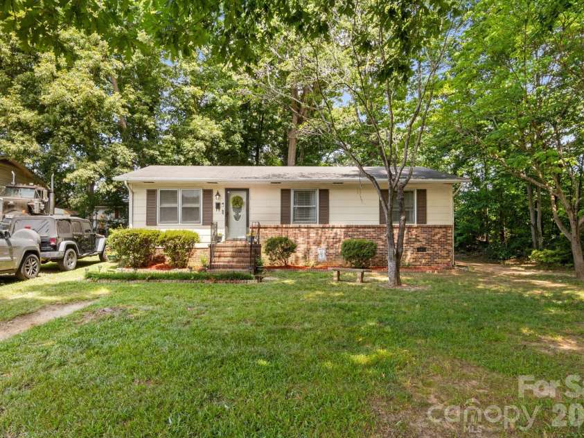 317 Willow Street, Stanley, NC 28164.  MLS# CAR4381816, YatesRealty ID 30984. 