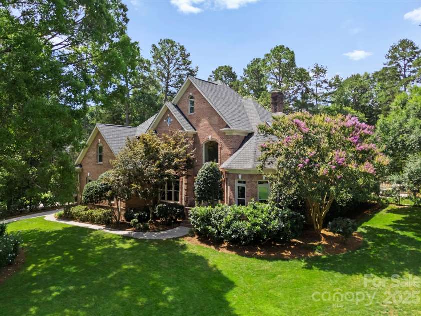 18600 River Falls Drive, Davidson, NC 28036.  MLS# CAR4231533, YatesRealty ID 30985. All brick home on large corner lot.