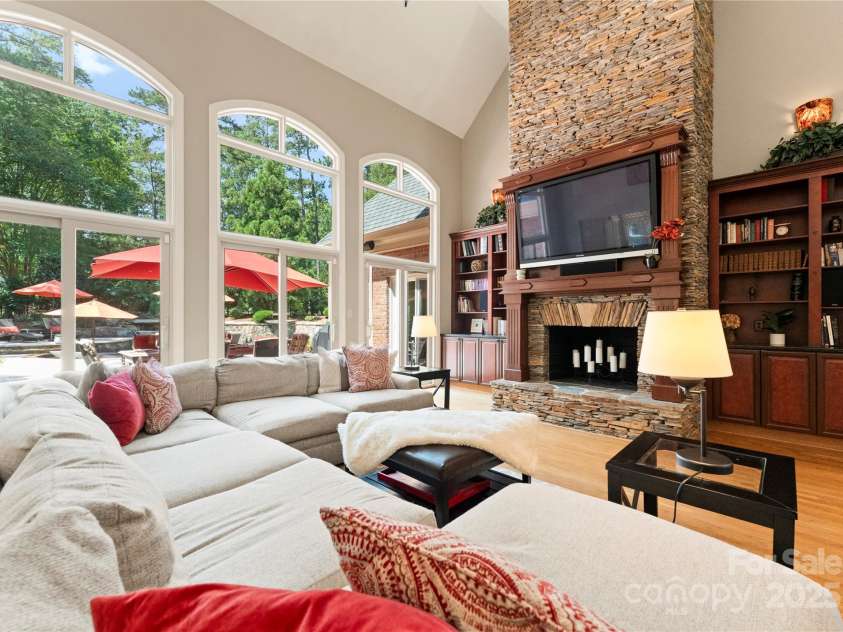 18600 River Falls Drive, Davidson, NC 28036.  MLS# CAR4231533, YatesRealty ID 30985. Gorgeous all new windows recently installed throughout entire home.