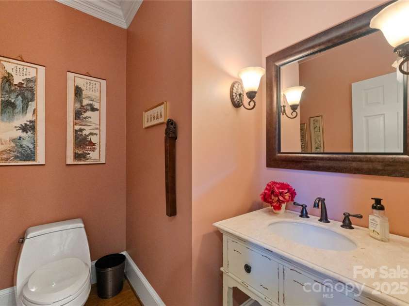 18600 River Falls Drive, Davidson, NC 28036.  MLS# CAR4231533, YatesRealty ID 30985. Half Bathroom on Main Floor.