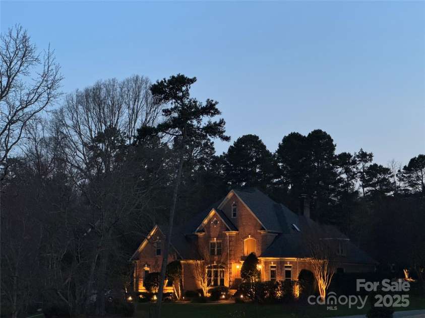 18600 River Falls Drive, Davidson, NC 28036.  MLS# CAR4231533, YatesRealty ID 30985. Landscape Lighting in Front and Back.