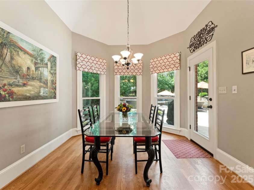 18600 River Falls Drive, Davidson, NC 28036.  MLS# CAR4231533, YatesRealty ID 30985. Large breakfast room off kitchen overlooking backyard.