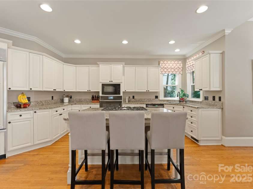 18600 River Falls Drive, Davidson, NC 28036.  MLS# CAR4231533, YatesRealty ID 30985. Pull your stools up to the counter height island.