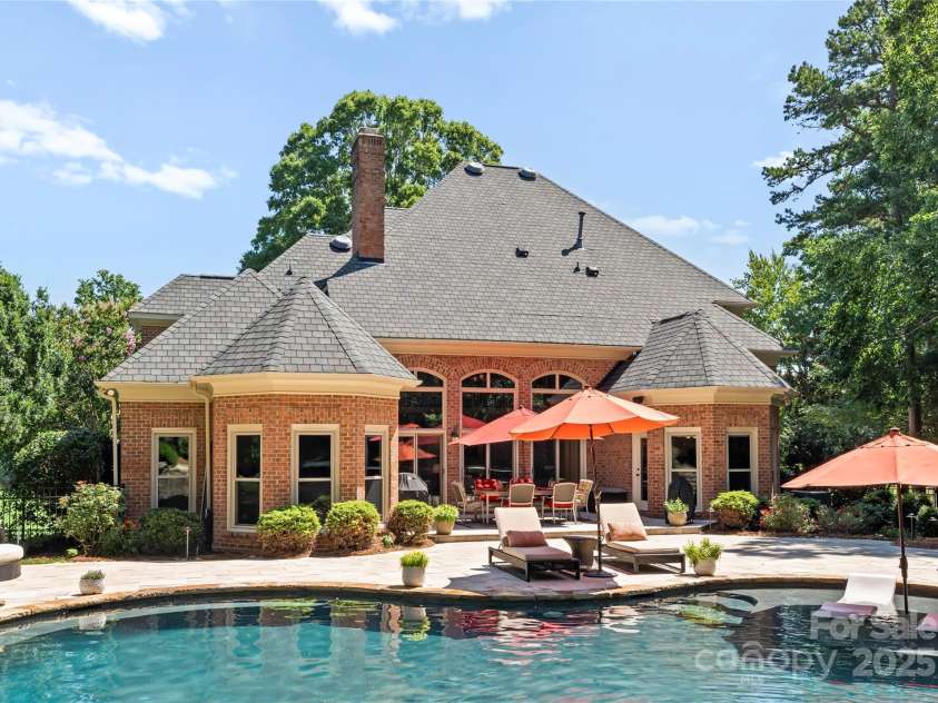 18600 River Falls Drive, Davidson, NC 28036.  MLS# CAR4231533, YatesRealty ID 30985. Resort style amenities await you at 18600 River Falls Dr.