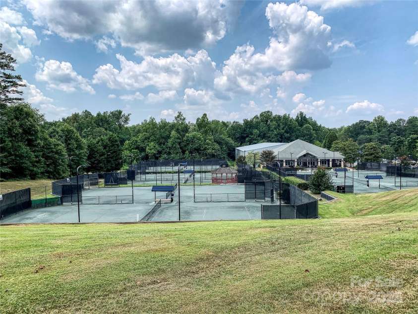 18600 River Falls Drive, Davidson, NC 28036.  MLS# CAR4231533, YatesRealty ID 30985. River Run Country Club's Tennis and Pickelball Courts.