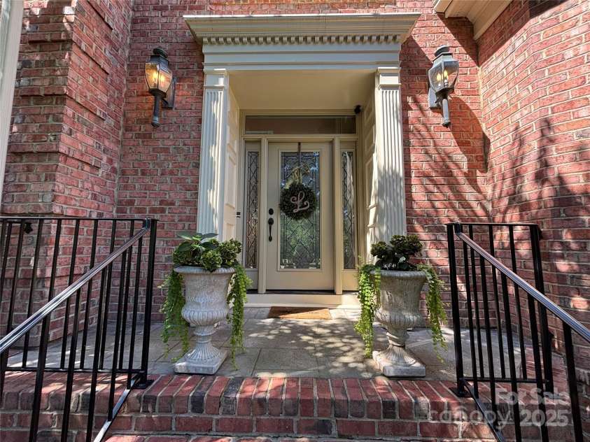 18600 River Falls Drive, Davidson, NC 28036.  MLS# CAR4231533, YatesRealty ID 30985. Welcome Home!