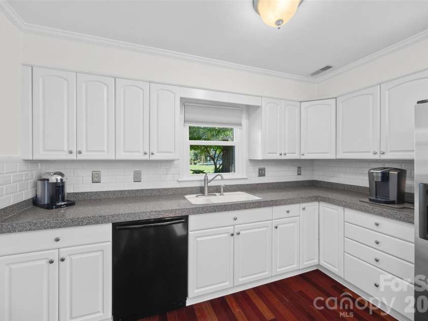 3101 Mckee Road, Charlotte, NC 28270.  MLS# CAR4389942, YatesRealty ID 30986. 