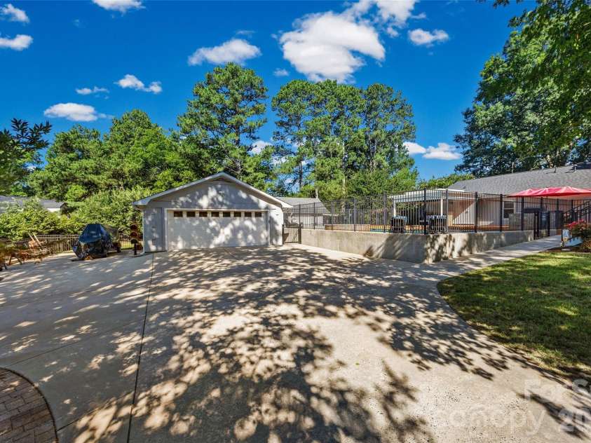 3101 Mckee Road, Charlotte, NC 28270.  MLS# CAR4389942, YatesRealty ID 30986. 