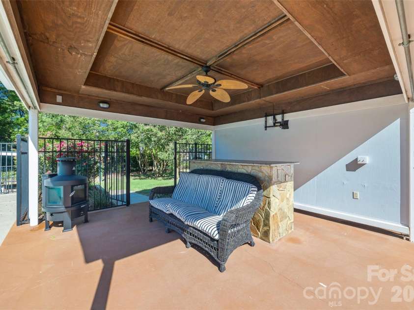 3101 Mckee Road, Charlotte, NC 28270.  MLS# CAR4389942, YatesRealty ID 30986. 