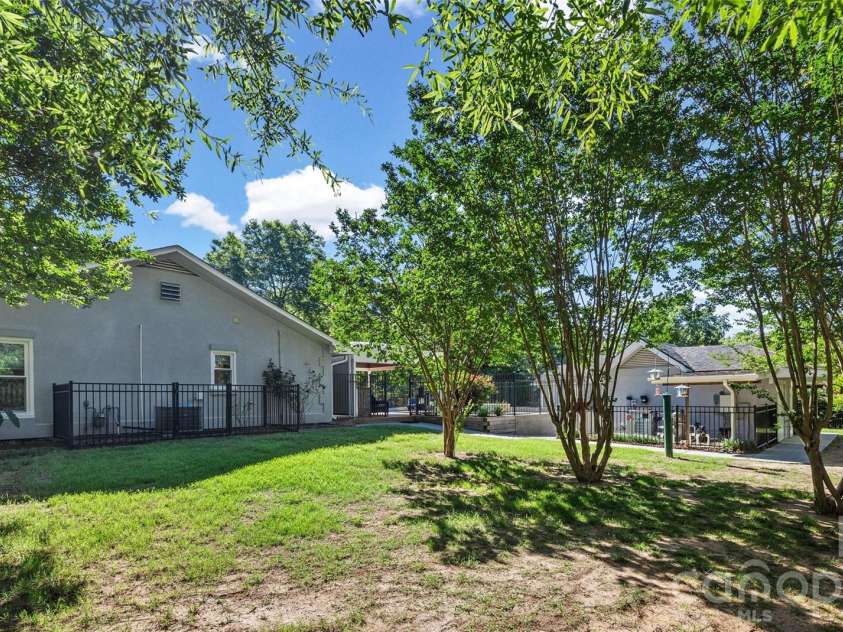 3101 Mckee Road, Charlotte, NC 28270.  MLS# CAR4389942, YatesRealty ID 30986. 