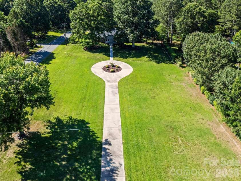 3101 Mckee Road, Charlotte, NC 28270.  MLS# CAR4389942, YatesRealty ID 30986. Impressive entrance