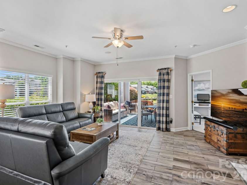 18609 Harborside Drive, Cornelius, NC 28031.  MLS# CAR4383156, YatesRealty ID 30987. Bright great room with Lake Norman views!