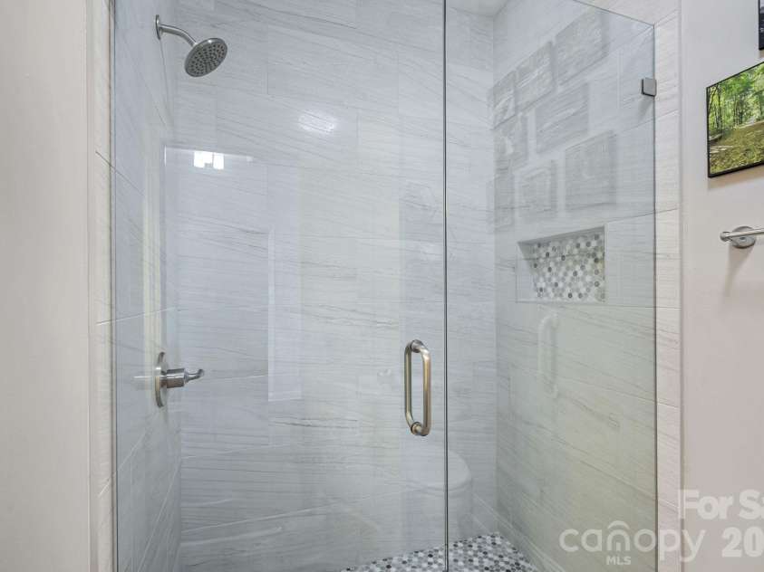 18609 Harborside Drive, Cornelius, NC 28031.  MLS# CAR4383156, YatesRealty ID 30987. Guest Bathroom, recenlty updated.