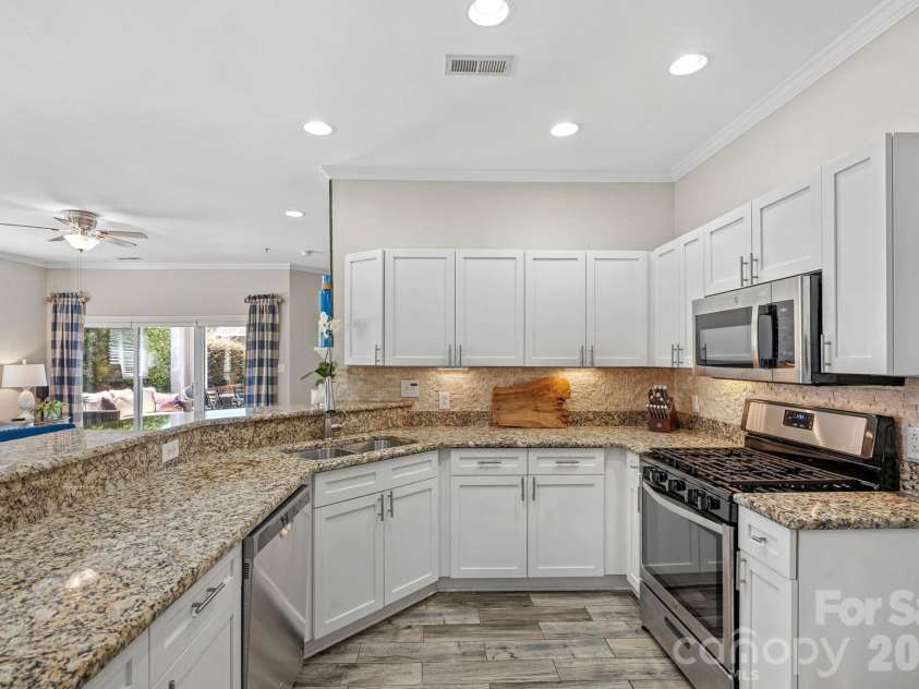 18609 Harborside Drive, Cornelius, NC 28031.  MLS# CAR4383156, YatesRealty ID 30987. Thoughtfully designed for everyday living and entertaining, the open kitchen features stainless steel appliances, abundant storage, and generous counter space for effortless meal preparation.