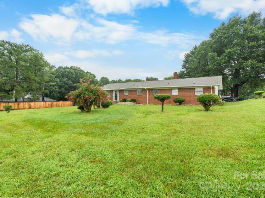2761 Highland Avenue, Hickory, NC 28601.  MLS# CAR4287966, YatesRealty ID 30988. 