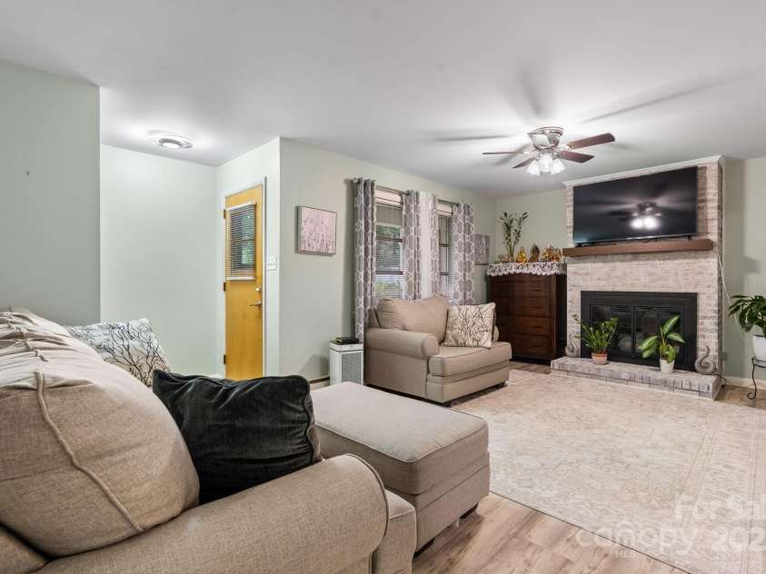 2761 Highland Avenue, Hickory, NC 28601.  MLS# CAR4287966, YatesRealty ID 30988. 