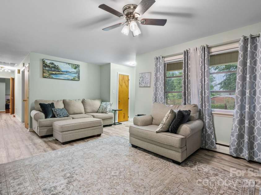 2761 Highland Avenue, Hickory, NC 28601.  MLS# CAR4287966, YatesRealty ID 30988. 