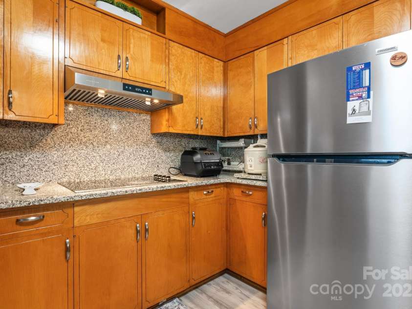 2761 Highland Avenue, Hickory, NC 28601.  MLS# CAR4287966, YatesRealty ID 30988. 