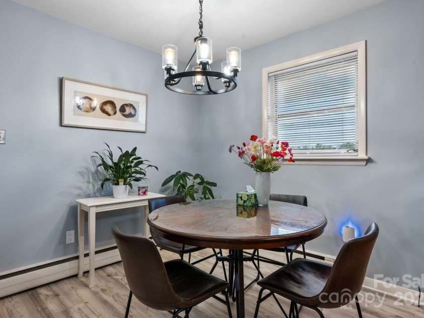 2761 Highland Avenue, Hickory, NC 28601.  MLS# CAR4287966, YatesRealty ID 30988. 