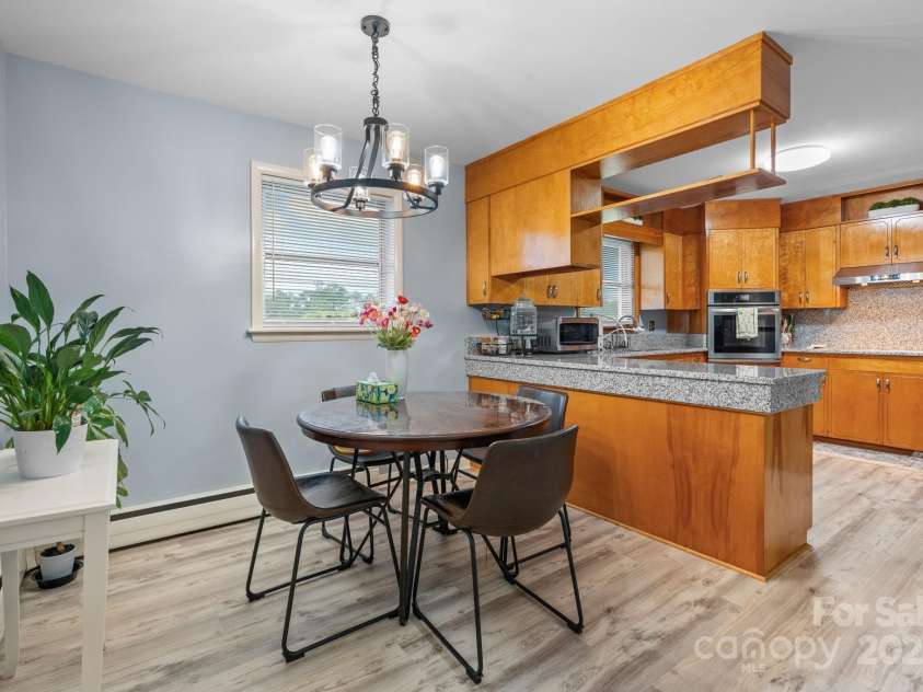 2761 Highland Avenue, Hickory, NC 28601.  MLS# CAR4287966, YatesRealty ID 30988. 