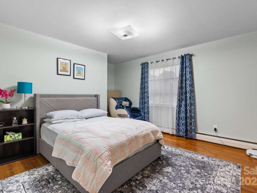 2761 Highland Avenue, Hickory, NC 28601.  MLS# CAR4287966, YatesRealty ID 30988. 