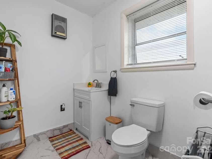 2761 Highland Avenue, Hickory, NC 28601.  MLS# CAR4287966, YatesRealty ID 30988. 