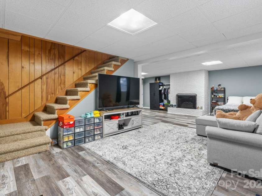 2761 Highland Avenue, Hickory, NC 28601.  MLS# CAR4287966, YatesRealty ID 30988. 