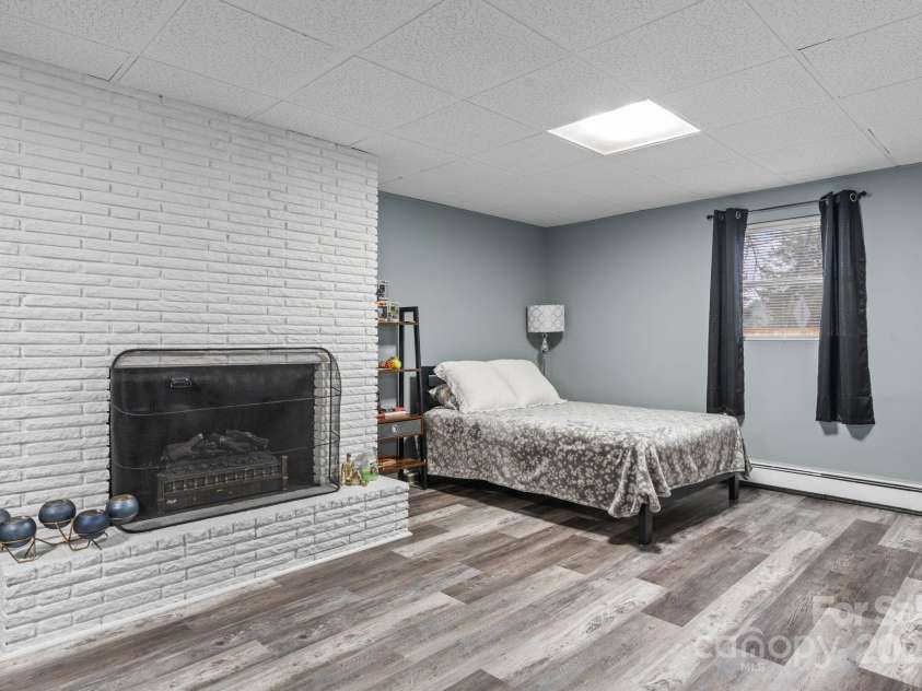 2761 Highland Avenue, Hickory, NC 28601.  MLS# CAR4287966, YatesRealty ID 30988. 