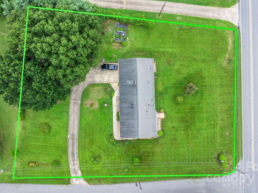 2761 Highland Avenue, Hickory, NC 28601.  MLS# CAR4287966, YatesRealty ID 30988. 