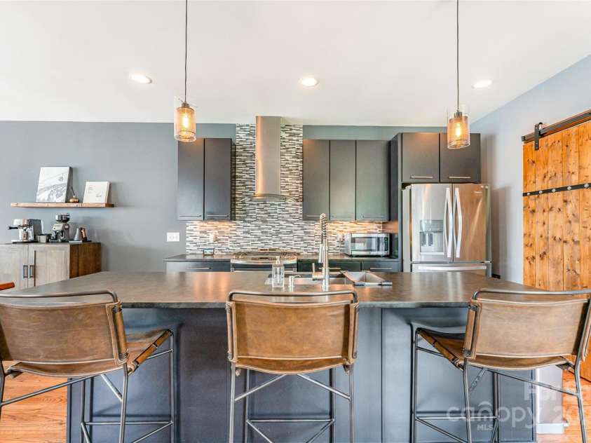 305 Mcninch Street, Charlotte, NC 28202.  MLS# CAR4284087, YatesRealty ID 30989. 