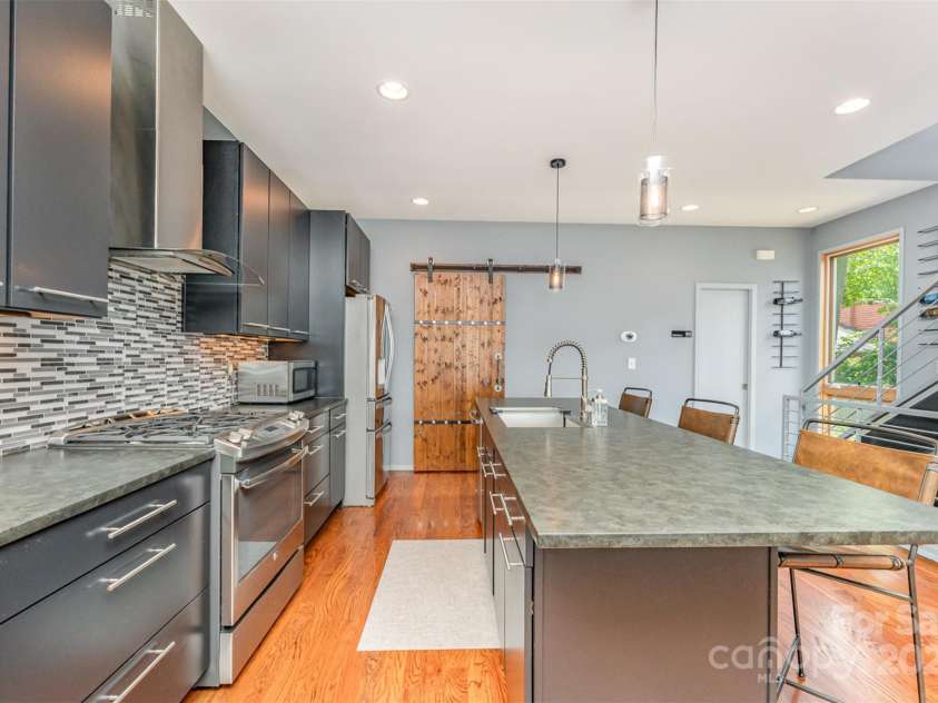 305 Mcninch Street, Charlotte, NC 28202.  MLS# CAR4284087, YatesRealty ID 30989. 