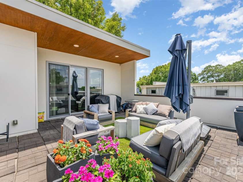 305 Mcninch Street, Charlotte, NC 28202.  MLS# CAR4284087, YatesRealty ID 30989. 