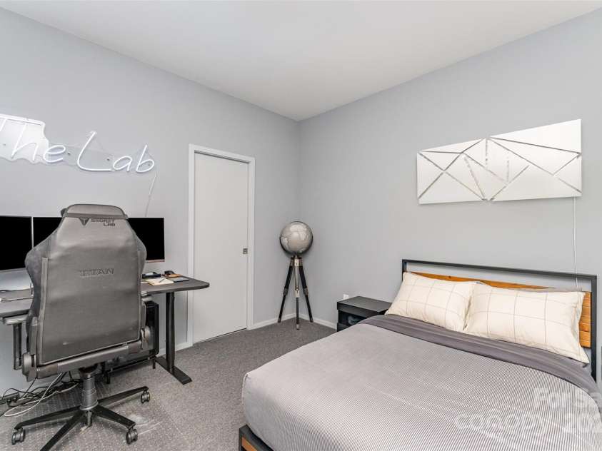 305 Mcninch Street, Charlotte, NC 28202.  MLS# CAR4284087, YatesRealty ID 30989. 